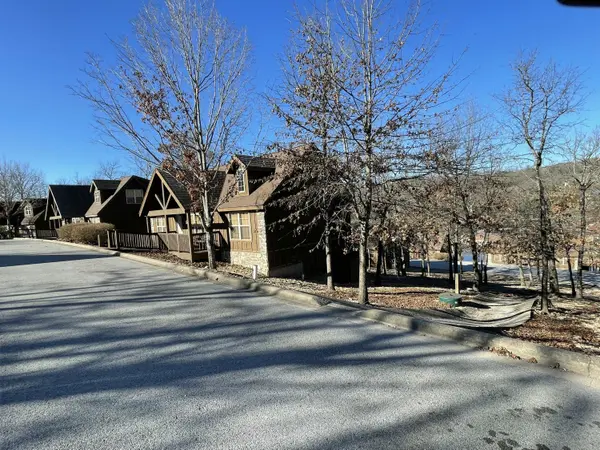 61 Bells Ave., Branson West, MO 65737