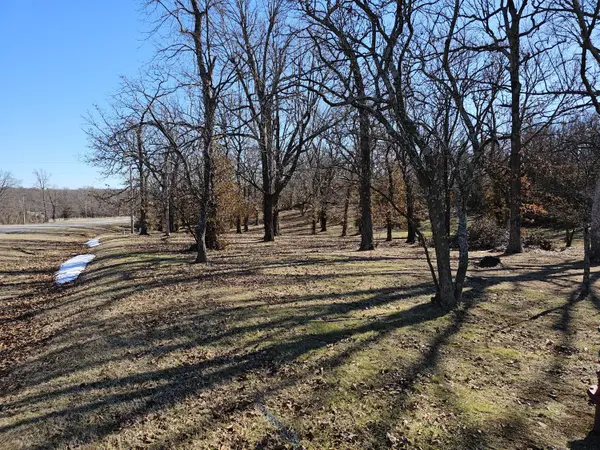 000 Redbud Place, Monett, MO 65708
