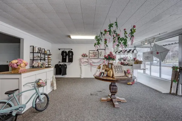 115 N College ST, Neosho, MO 64850