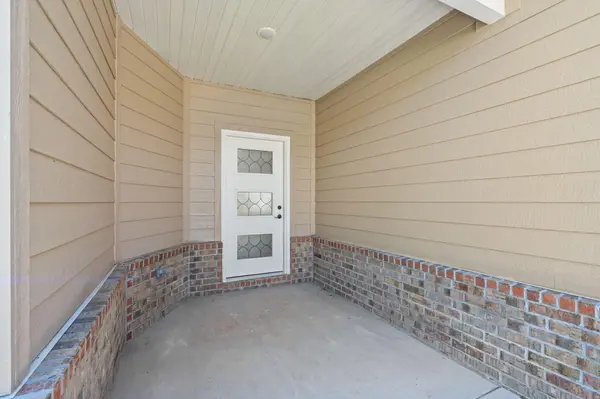 136 E Kelce LN, Republic, MO 65738