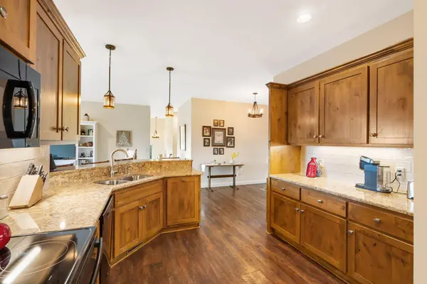 64 Ridgemont CIR, Branson West, MO 65737