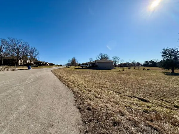 000 Primrose & Honeysuckle LN, Houston, MO 65483