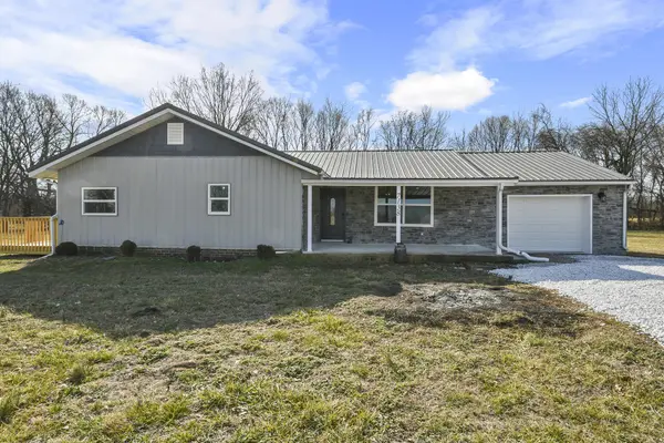 7138 W Farm Rd 136, Springfield, MO 65802
