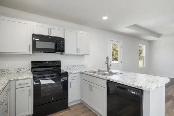 1696 Cash Dr DR, Mt Vernon, MO 65712