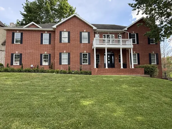 1658 W Caleb CT, Springfield, MO 65810