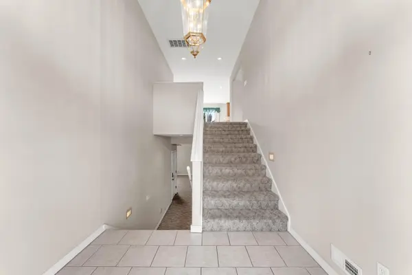 1518 W Stagecoach CT, Nixa, MO 65714