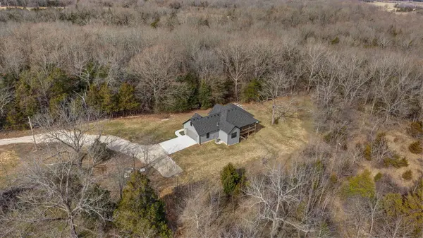 208 Danalia DR, Marshfield, MO 65706
