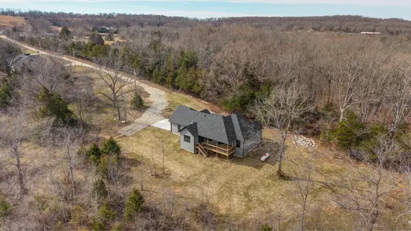 208 Danalia DR, Marshfield, MO 65706