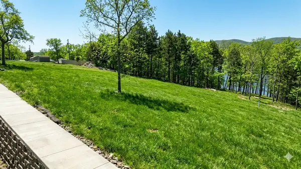 11 Tall Cedar LN, Reeds Spring, MO 65737