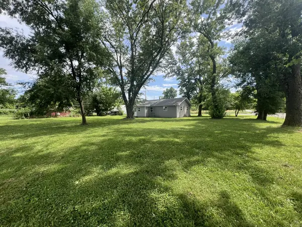 103 E Valley ST, Willow Springs, MO 65793