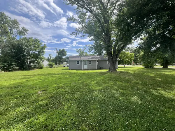 103 E Valley ST, Willow Springs, MO 65793