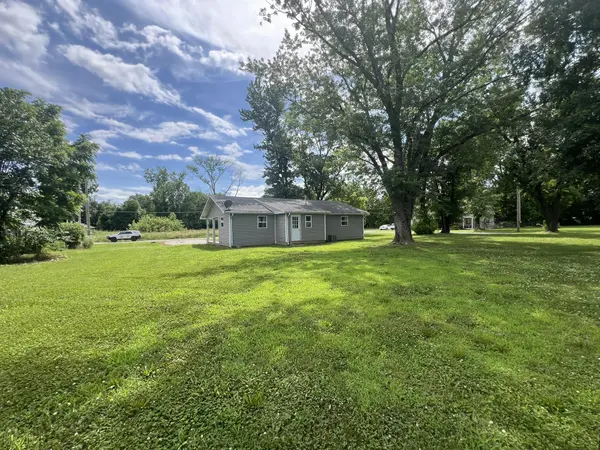 103 E Valley ST, Willow Springs, MO 65793