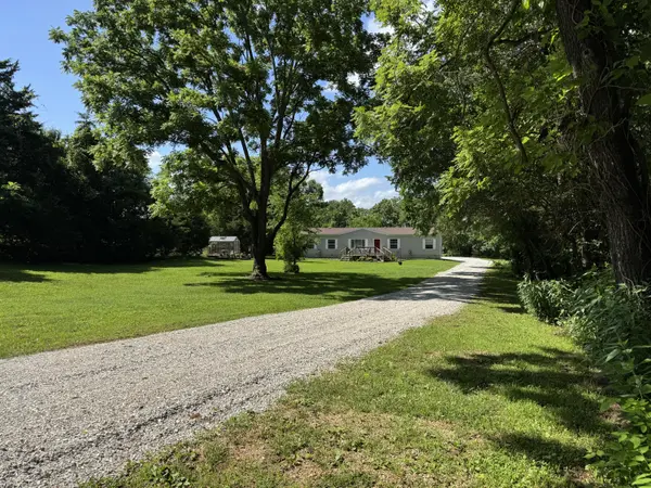 22465 E 850th RD, Humansville, MO 65674