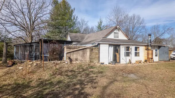 509 Old Cane Bluff RD, Alton, MO 65606