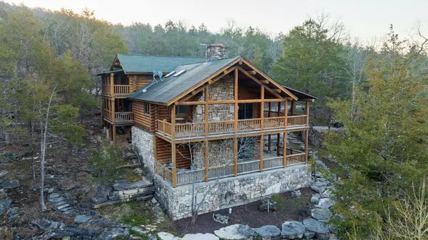 863 Collins LN, Galena, MO 65656