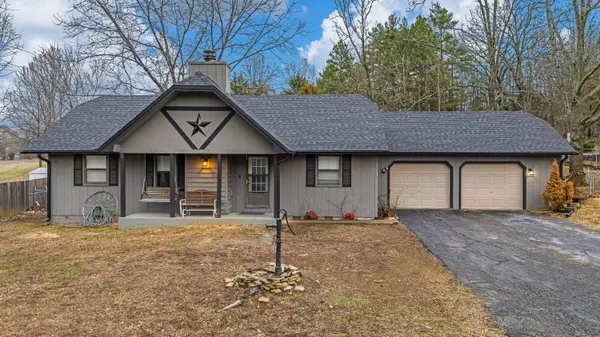 704 E Pamela DR, West Plains, MO 65775
