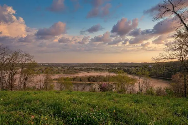 000 Long Bend RD, Galena, MO 65656
