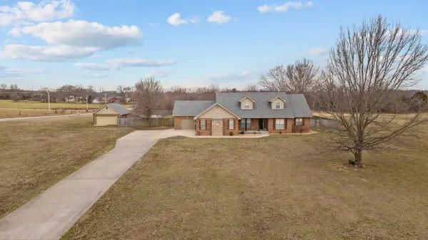 4547 S 136th RD, Bolivar, MO 65613