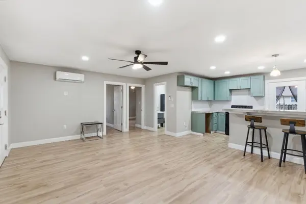 211 N Rechow AVE, Bolivar, MO 65613