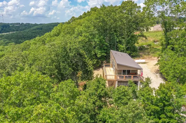 500 Briggs RD, Walnut Shade, MO 65771