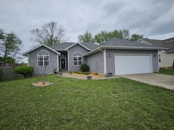 102 Kingsley DR, Monett, MO 65708
