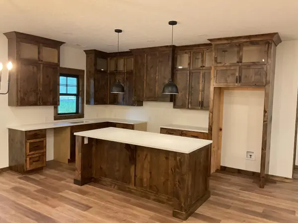 610 Robin RD, Mountain Grove, MO 65711