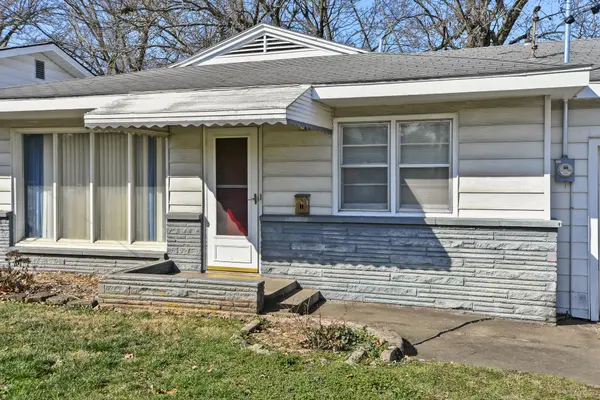 1825 S Weaver AVE, Springfield, MO 65807