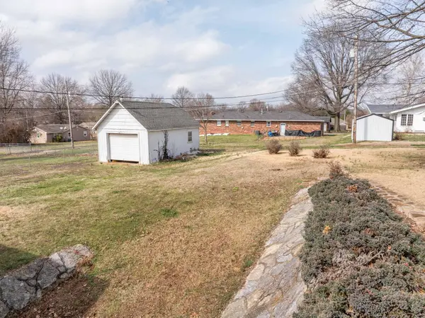 630 E Center ST, Mt Vernon, MO 65712