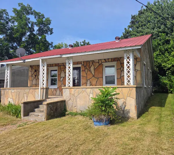 709 Garst ST, Cabool, MO 65689