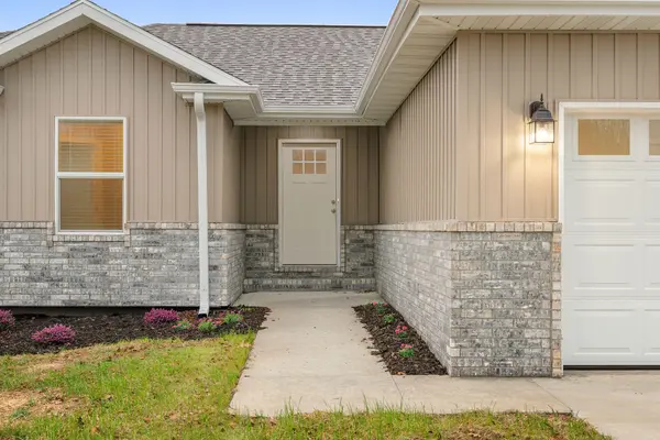 1373 Morningside Falls BLVD, Blue Eye, MO 65611