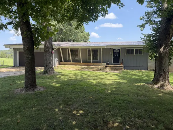 1112 N Walnut ST, Willow Springs, MO 65793