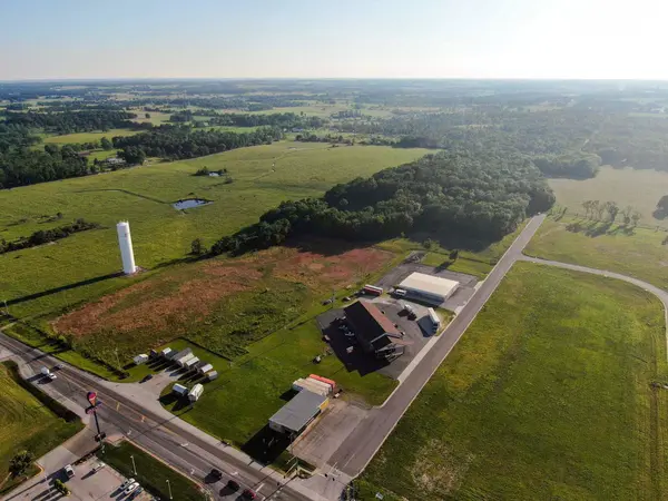 000 S State Highway 39, Aurora, MO 65605