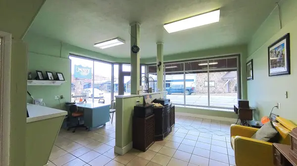 215 S Grand AVE, Houston, MO 65483
