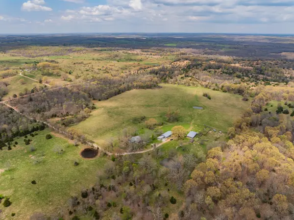 2722 Co Rd 347, Koshkonong, MO 65692