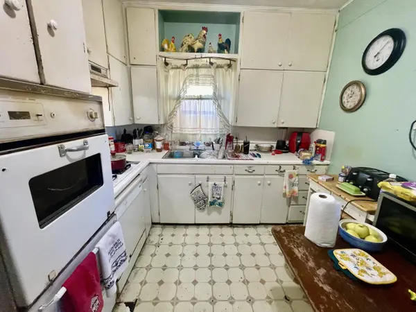 1631 W Lee ST, Springfield, MO 65803