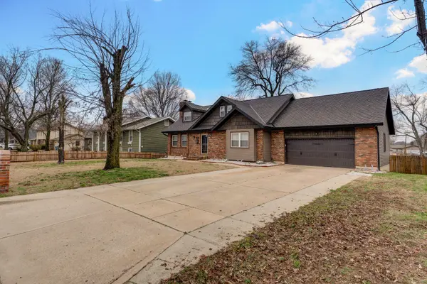2317 S Hilton AVE, Springfield, MO 65807