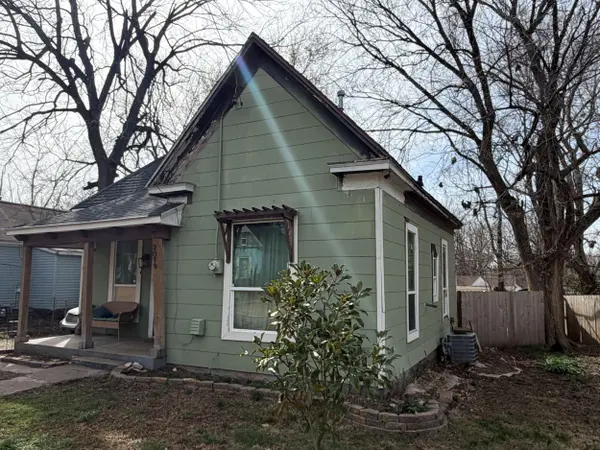 2019 N Howard AVE, Springfield, MO 65803