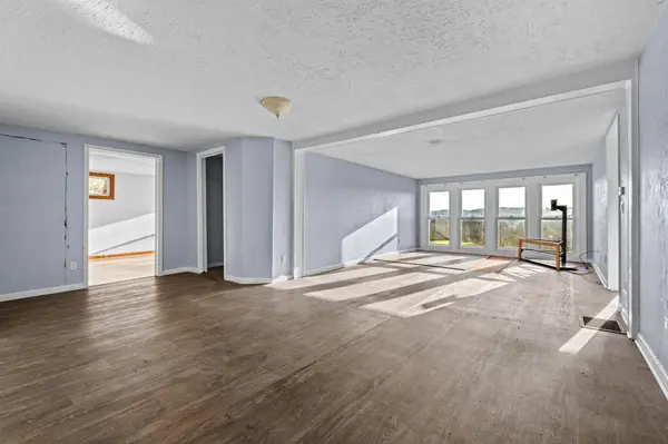 300 Summit LN, Noel, MO 64854