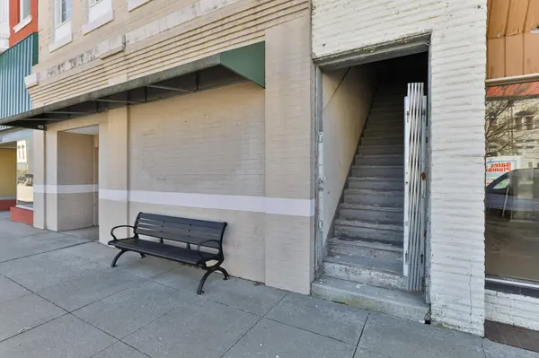 105 W Cherry ST, Nevada, MO 64772