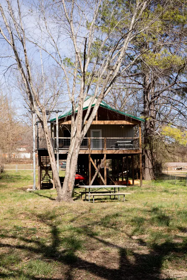 213 Spring Lake DR, Mammoth Spring, AR 72554