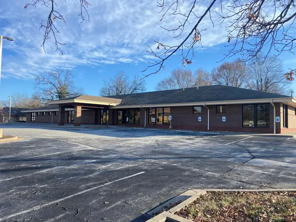 2734 E Sunshine ST, Springfield, MO 65804