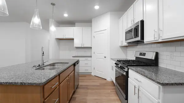 1739 N Knollwood AVE, Brookline, MO 65619