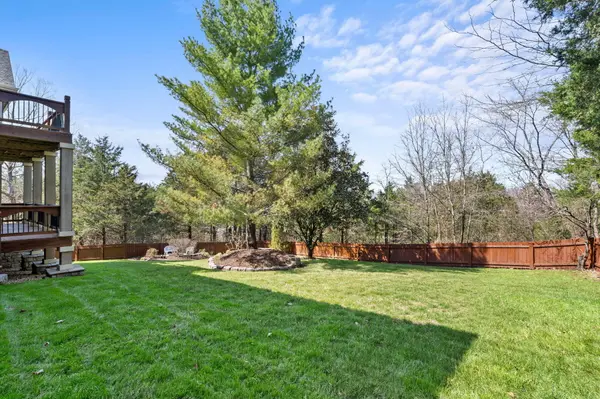 512 Silverwood PL, Branson West, MO 65737