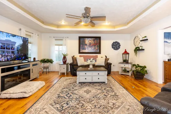 3507 Quail Run RD, West Plains, MO 65775