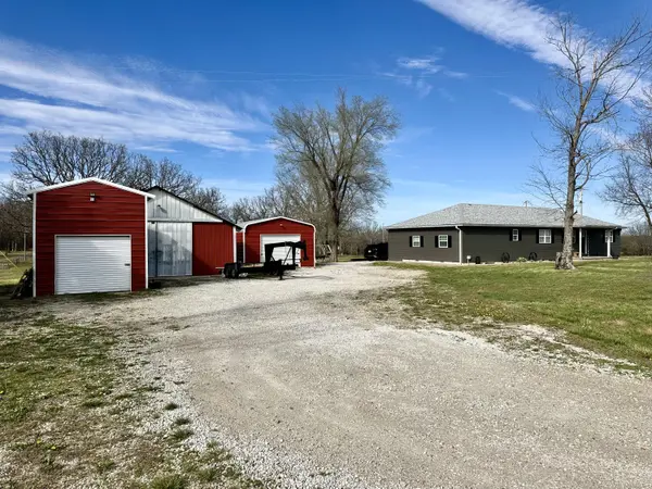 4097 S 110th RD, Bolivar, MO 65613