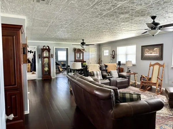 4097 S 110th Road, Bolivar, MO 65613