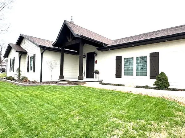 8 Midview DR, Kimberling City, MO 65686
