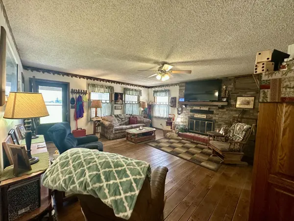 231 N Olive ST, Marshfield, MO 65706