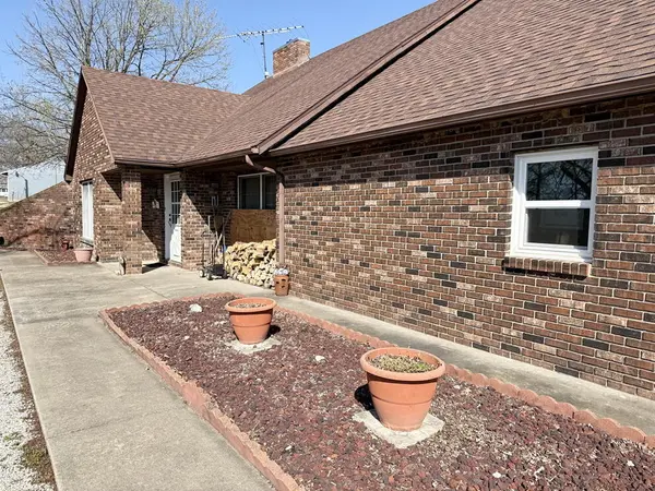 3705 E 150 RD, El Dorado Springs, MO 64744