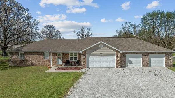 11074 Iris RD, Neosho, MO 64850